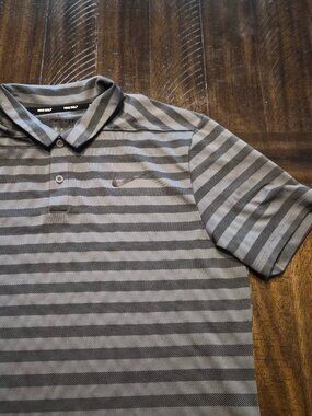 Nike Golf Dri-FIT Men's Size M Gray Striped Polo Collared Short Sleeve Logo G802